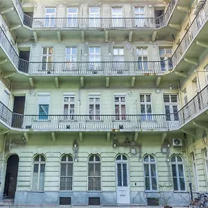 King93 In Budapest. Apartament